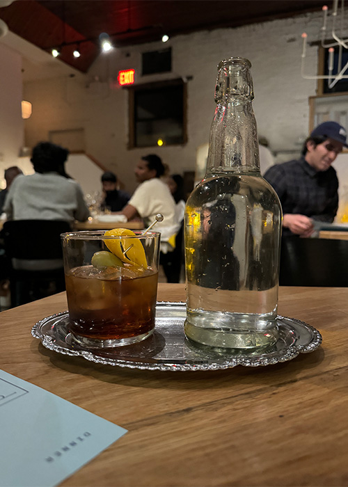 Le service de vermouth au Leland Eating & Drinking House est l'une des meilleures choses à boire à New York en ce moment. 