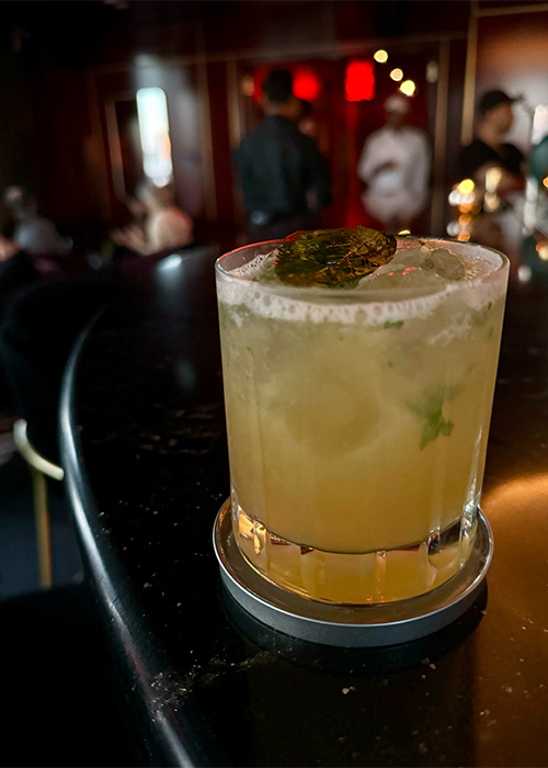 Le cocktail Bukowski du Riff Raff Club est l'une des meilleures choses à boire à New York en ce moment. 