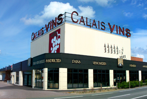 Calais Vins lance une offre alors que le budget britannique suscite des inquiétudes sur les prix