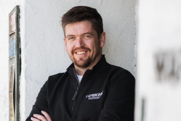 La distillerie Laphroaig nomme un nouveau directeur dans le cadre de la restructuration d'Islay
