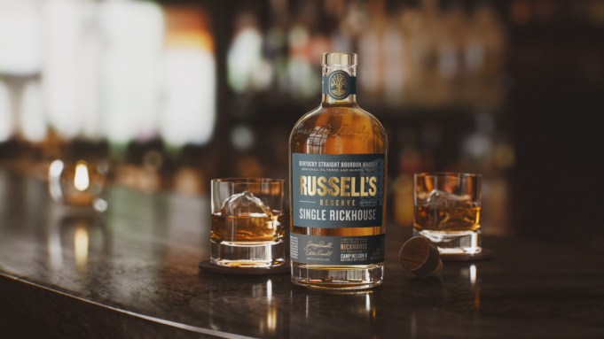Wild Turkey vient de sortir une nouvelle réserve Russell's qui montre où l'âge d'un bourbon peut affecter la saveur
