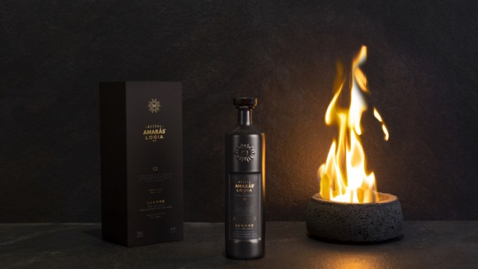 L'agave de ce nouveau Mezcal en édition limitée est moulue à la main et fermentée dans des pots en argile