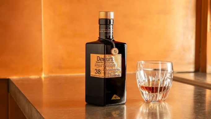 Test de goût : le nouveau whisky mélangé de Dewar âgé de 38 ans est aussi bon que n'importe quel single malt