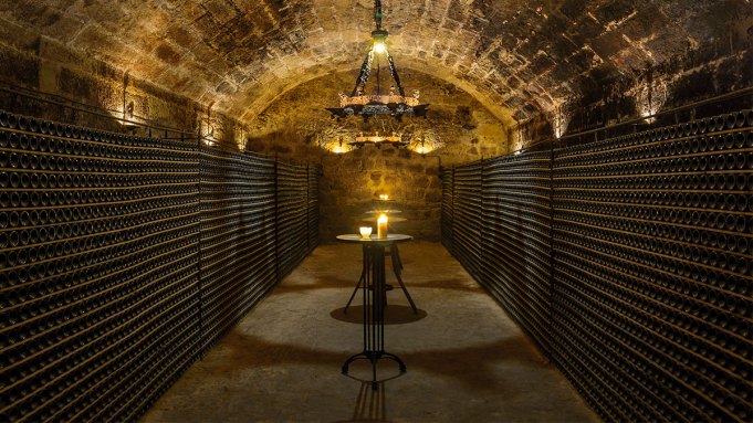 Une cave Rioja Ernest Hemingway aimée est toujours de créer des blancs stellaires