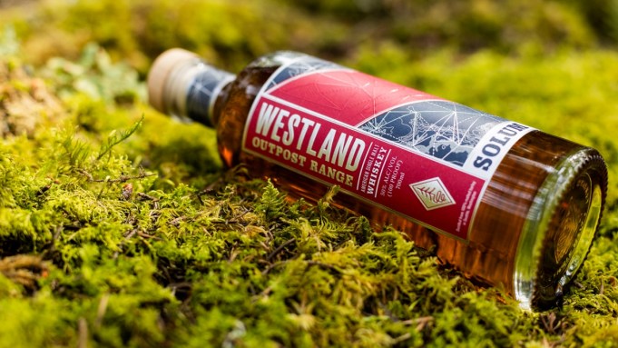 Test de goût: ce solide cadran des singles américains dans sa fumée avec la tourbe locale locale