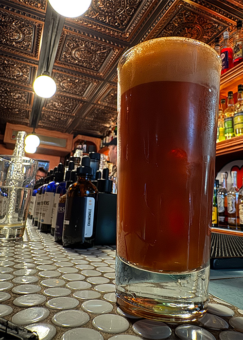 L'Angostura Highball d'Amor y Amargo est l'une des meilleures choses à boire à New York en avril 2025.
