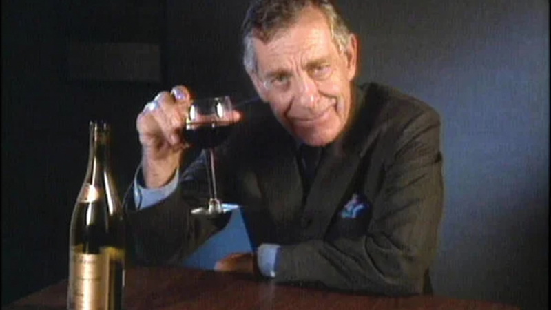 Morley Safer "60 minutes" Le segment des français mangeant des aliments gras, mais le cœur restant sain en raison du vin rouge a déclenché une augmentation des ventes de vin rouges et une croyance généralisée que le vin rouge est "en bonne santé."
