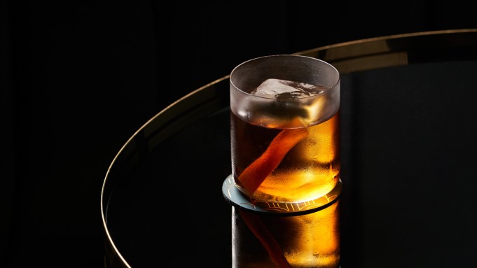 Comment faire un cocktail parrain, l'ancien avec un accent italien