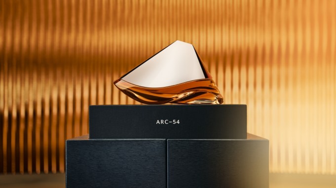 Le nouveau whisky de Bowmore et Aston Martin, âgé de 54 ans