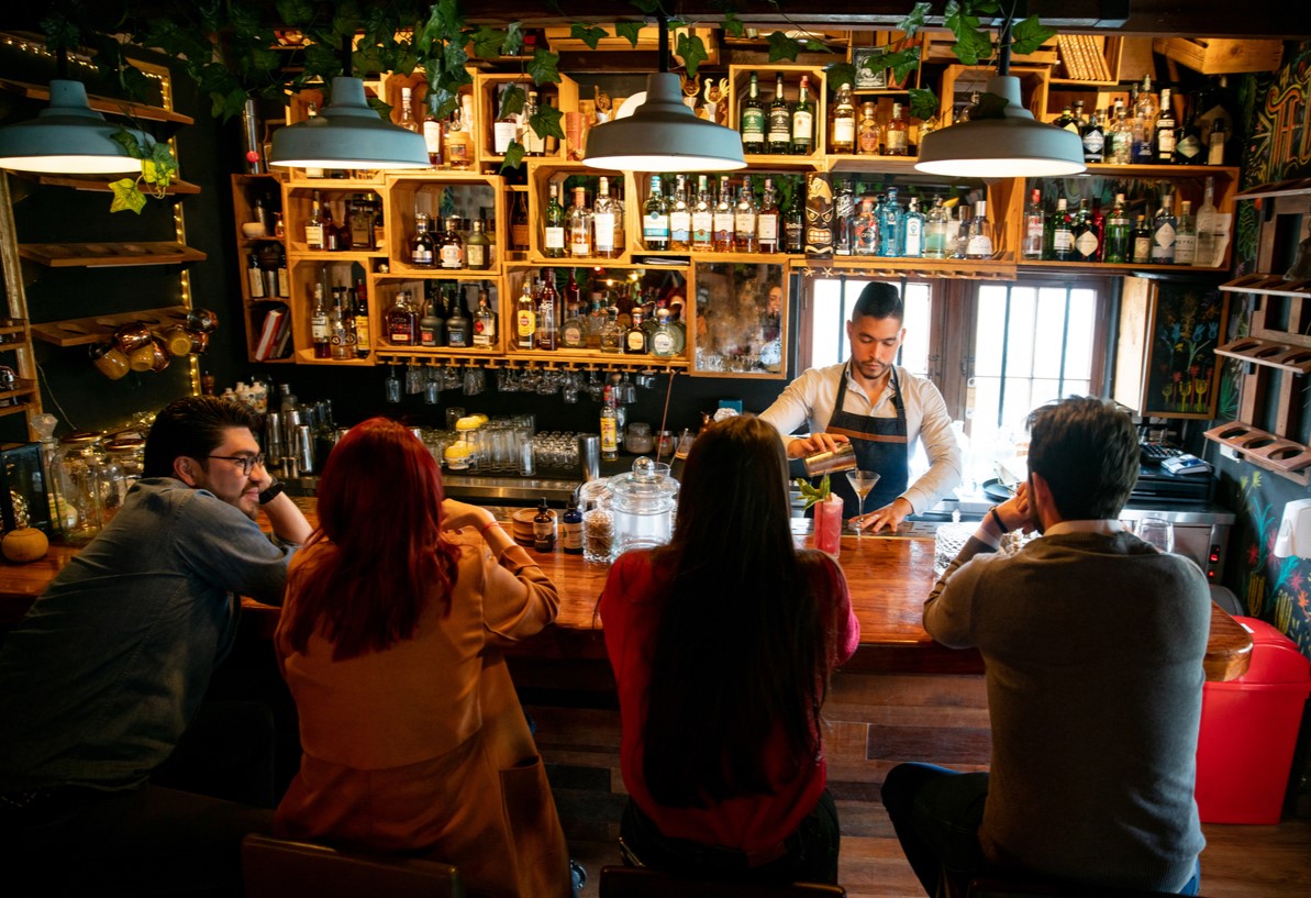 Le rapport montre le contrecoup contre les médias sociaux alimentant les nouvelles tendances du bar