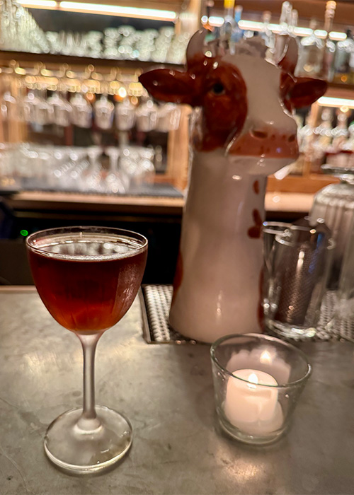 Red Hook Pinball Museum de Pitt's est l'une des meilleures choses à boire à New York en mai 2025. 