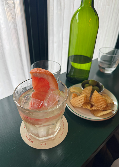 Aperivo à Bar Bianchi est l'une des meilleures choses à boire à New York en mai 2025. 