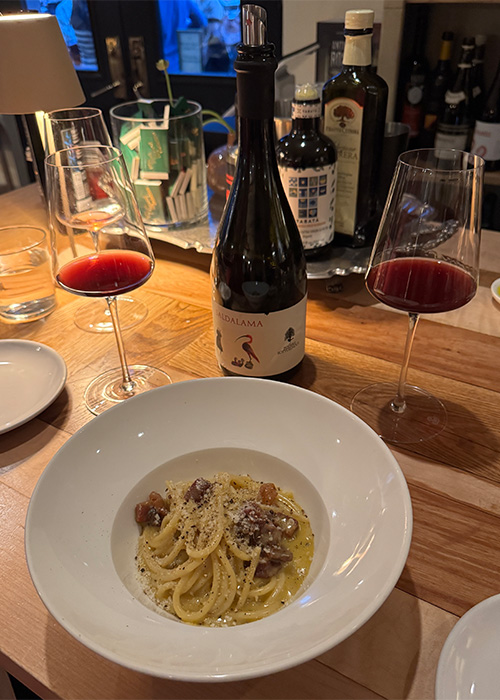 Lambrusco à Roscioli est l'une des meilleures choses à boire à New York en mai 2025. 