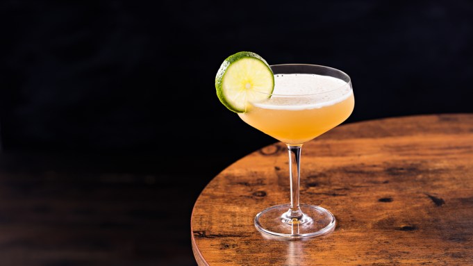 Comment faire un Royal Bermuda Yacht Club, le Daiquiri avec une île Twist