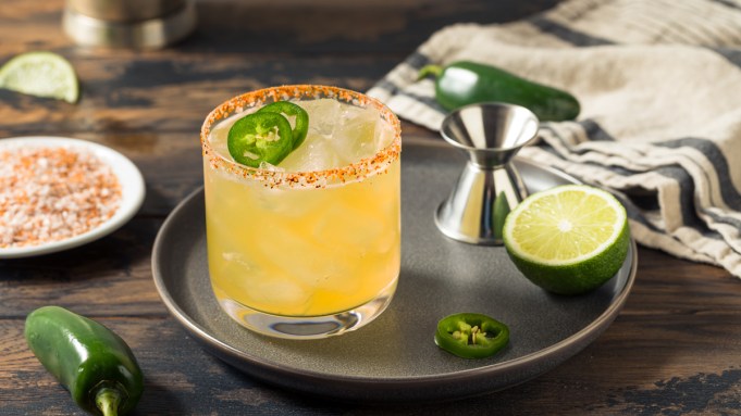 Comment faire le Chi Chi Rodriguez, un cocktail de tequila épicé et rafraîchissant