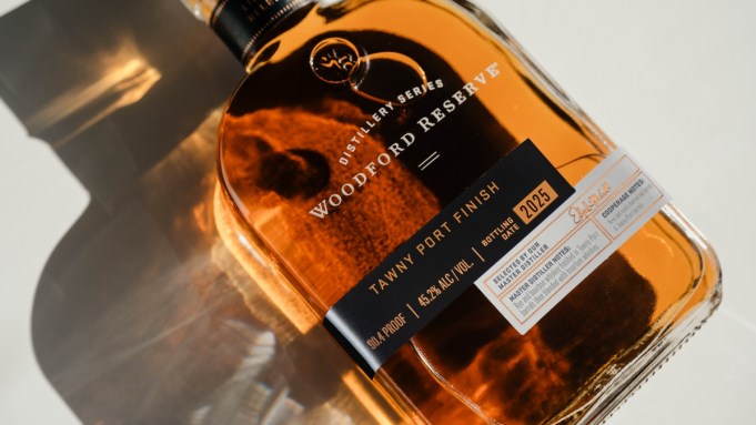 La réserve de Woodford vient de laisser tomber un nouveau mélange de bourbon-berbon terminé en fûts de port