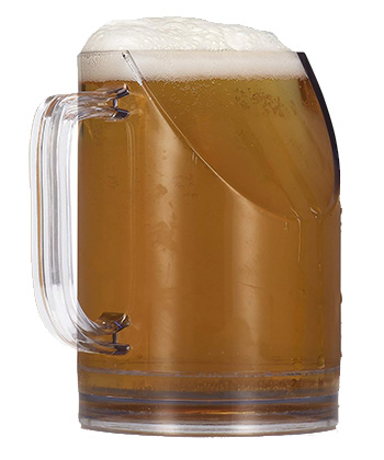 La tasse de bière `` Better TV Viewing Angle 'est l'un des accessoires de consommation les plus absurdes de tous les temps.