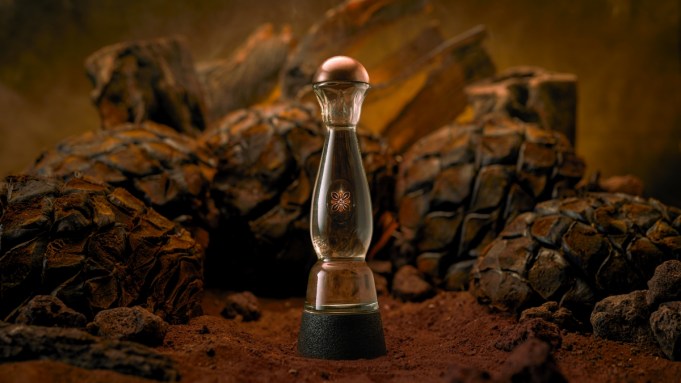 La nouvelle tequila de Chase Azul est fumée comme un mezcal
