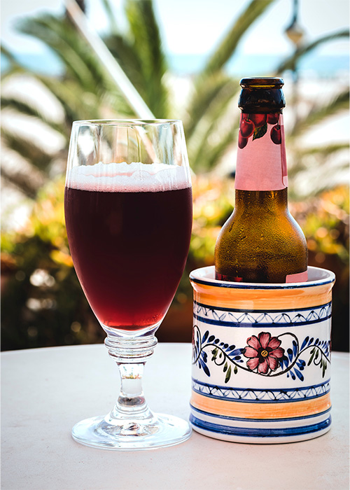 La bière lambic cerise est l'une des meilleures boissons alcoolisées à verser sur la crème glacée.