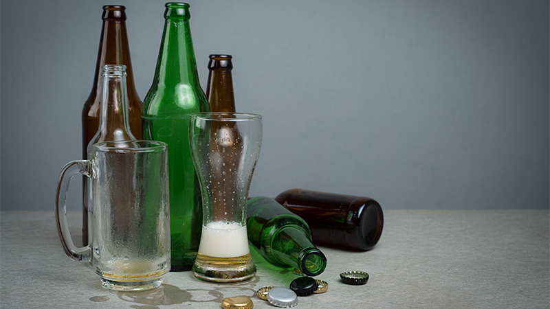 En Russie, ne mettez pas des bouteilles vides sur la table. Découvrez le reste des coutumes de consommation les plus intéressantes du monde ici!