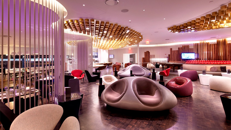 Virgin Atlantic Clubhousein John F. Kennedy Airport, New York City, États-Unis (JFK) est l'un des meilleurs bars d'aéroport du monde. 