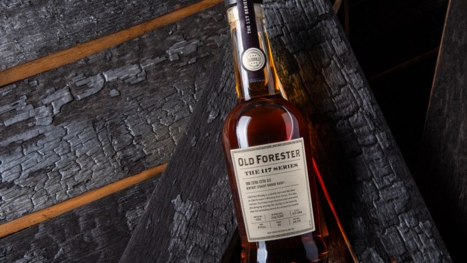 Old Forester vient de ramener son 1910 Extra Extra Old, un bourbon à double canon stellaire