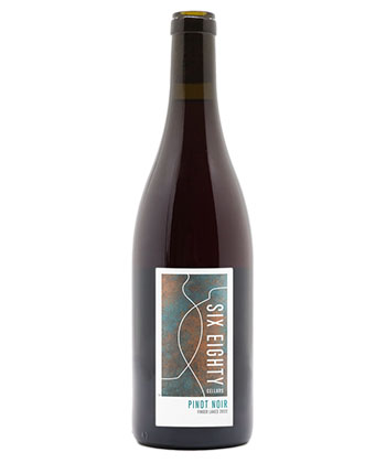 Six-quatre-vingts caves Pinot Noir 2022 est l'un des meilleurs pinot noirs des lacs Finger. 