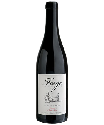 Forge Cellars Pinot Noir 'CLASSIQUE' 2023 est l'un des meilleurs pinot noirs des lacs Finger. 