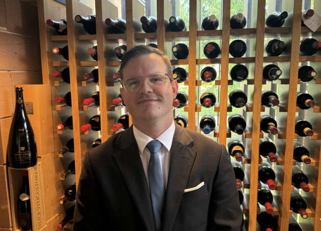 Bence Karpatfalvi: `` regarder en arrière, aller de l'avant ''