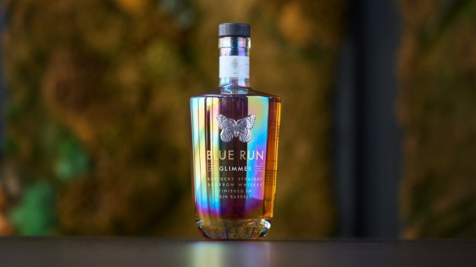 Test de goût: ce nouveau bourbon inhabituel a été fini en barils de gin - et il fonctionne