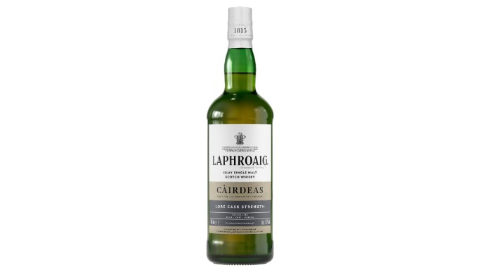Test de goût: les fans de Smoky Scotch voudront que le nouveau whisky de la force de fût de Laphroaig de Laphroaig