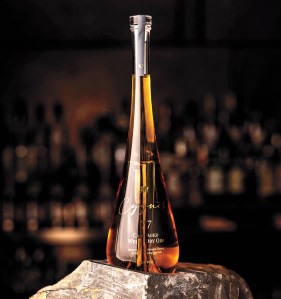 Cygnet 77, l'expression la plus haut de gamme de la marque, qui obtient sa couleur d'un peu plus d'un an de repos en fûts d'ex-whiskey.