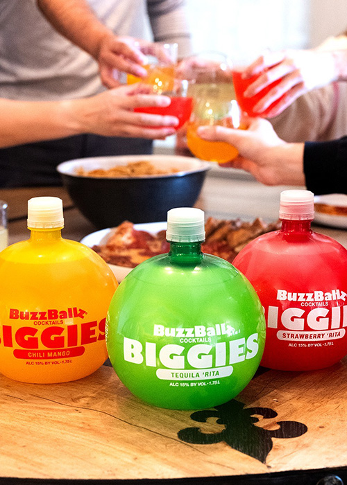 Buzzballz est populaire depuis plusieurs années maintenant, mais une balle plus récente et plus grande attire l'attention des consommateurs: Buzzballz Biggies.