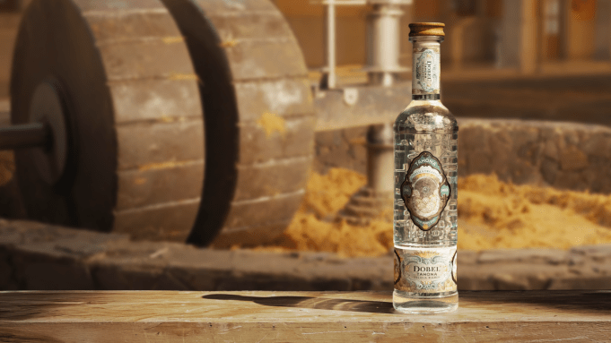 La nouvelle tequila de Maestro Dobel a été fabriquée avec de l'agave écrasée par une pierre de Tahona