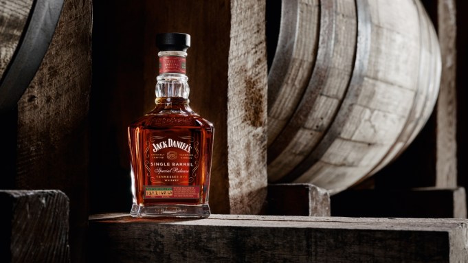 Test de goût : le nouveau whisky Hazmat Rye de Jack Daniel's est un peu trop piquant pour être manipulé