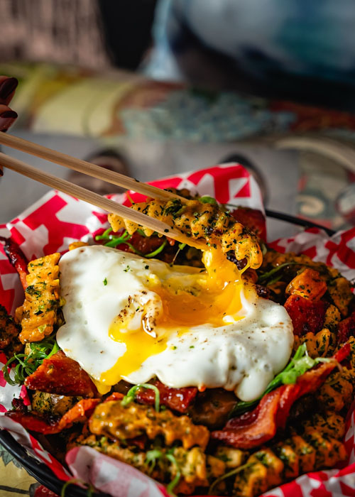 Les frites nori de Katana Kitten sont l'une des meilleures collations de bar à New York.