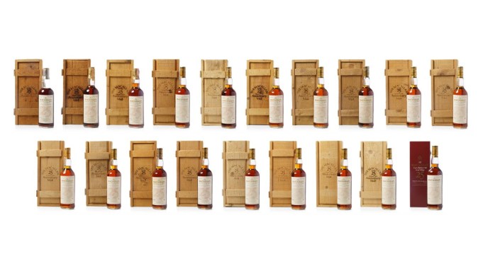 Un ensemble complet rare de la collection Macallan Anniversary Malt est à vendre