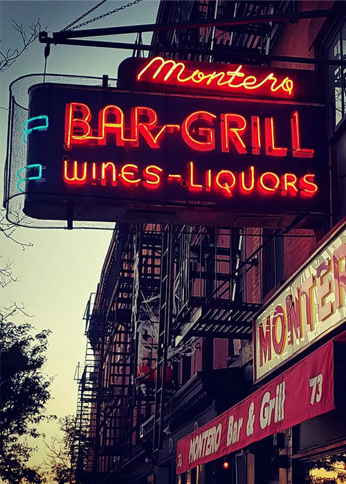 Montero Bar & Grill est l'un des meilleurs bars de plongée de New York.