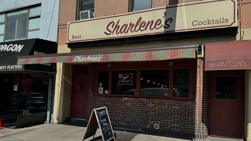 Sharlene's est l'un des meilleurs bars de plongée de New York.