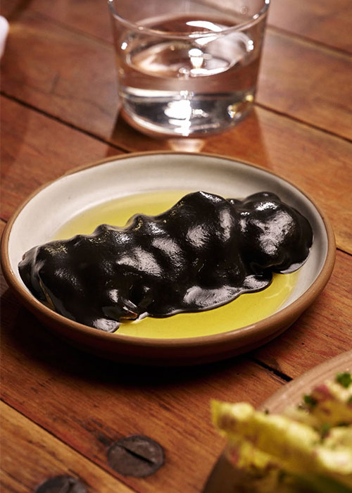 Les moules en tinta de Bangs Island de la Place des Fêtes sont l'un des meilleurs snacks de bar à vin de New York.