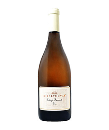 Le Domaine Királyudvar Tokaji Furmint Sec 2021 est un vin blanc qui offre le meilleur rapport qualité-prix, selon les sommeliers.