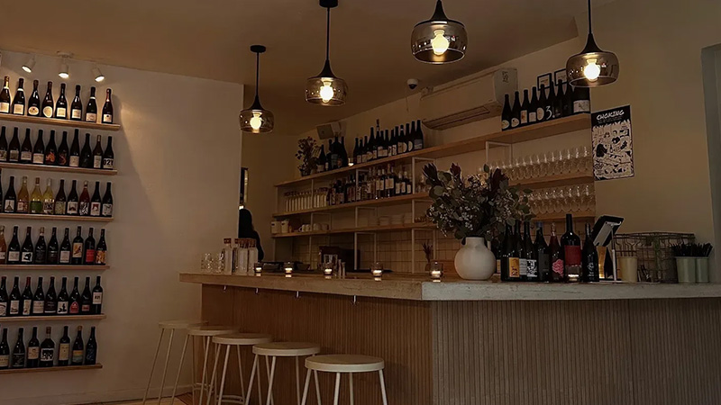 Plus de Vin est l'un des meilleurs bars à vins de New York en 2026.