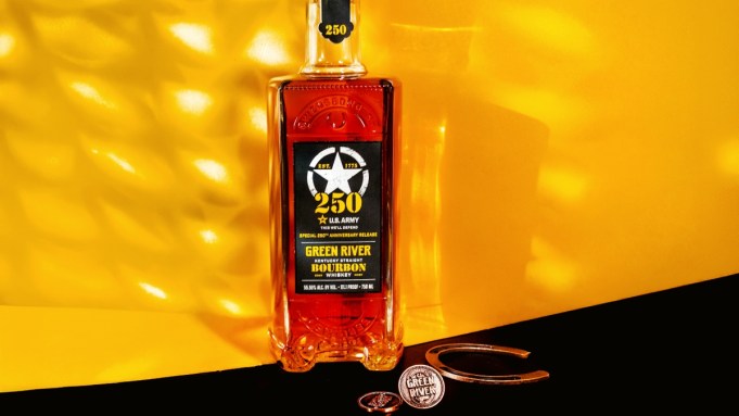 La distillerie du Kentucky, Green River, licencie son principal distillateur alors que les malheurs du whisky américain se poursuivent