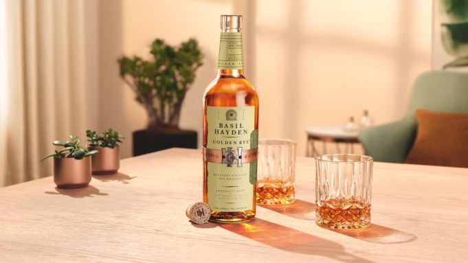 Basil Hayden vient de sortir un nouveau seigle inhabituel, parfait pour les cocktails