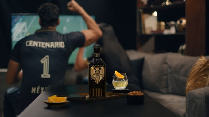 Centenario vient de lancer une bouteille inspirée du football avant la Coupe du monde