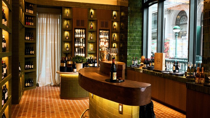 Comment le vin est utilisé pour attirer les riches acheteurs de maison du millénaire