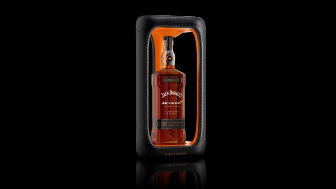 La nouvelle collaboration McLaren F1 de Jack Daniel est un whisky à 600 $ qui atteint près de 120 épreuves