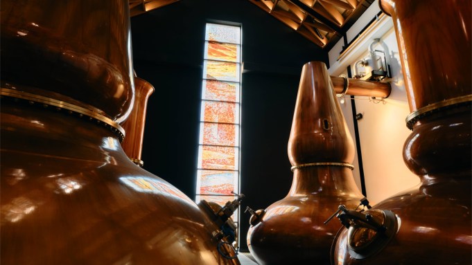 Le Dalmore vient de rouvrir les visites de sa distillerie des Highlands avec une touche de luxe
