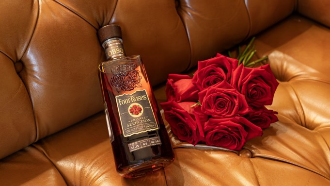 Four Roses vient de laisser tomber un bourbon à haute résistance sur le thème de la fête des mères