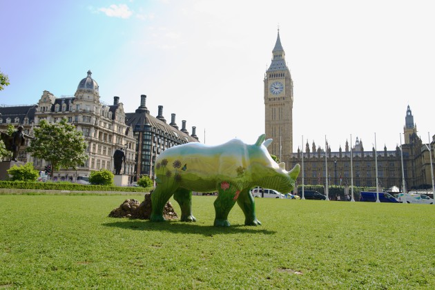 La mascotte PIWOSA, WINO le rhinocéros, vise le Parlement